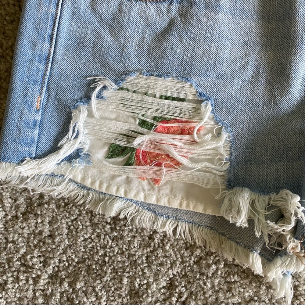 Express Low Rise Floral Embroidered Shorts - Picture 3 of 8